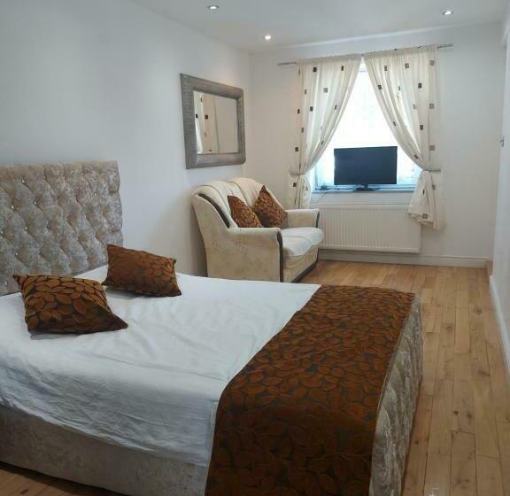 Monolocale Deluxe, Apartment & Rooms In London