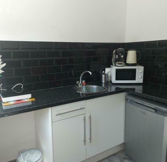 Monolocale Deluxe, Apartment & Rooms In London