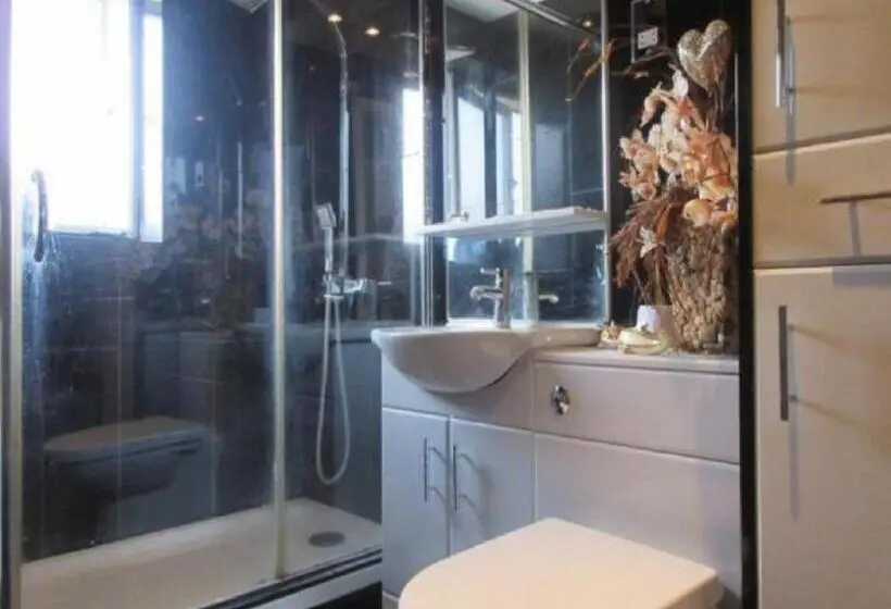 バスルーム共有のシングルスタンダード, Apartment & Rooms In London