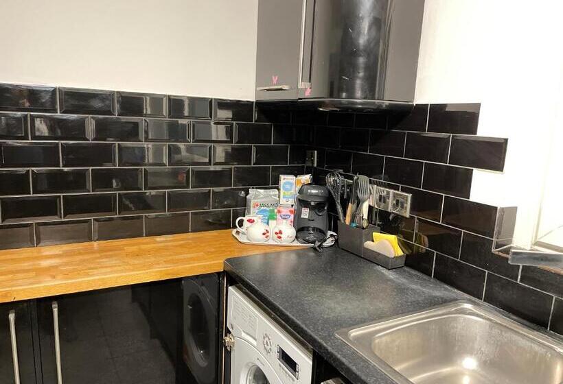 Monolocale Standard, Apartment & Rooms In London