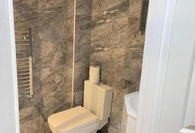 スタンダードスタジオ, Apartment & Rooms In London