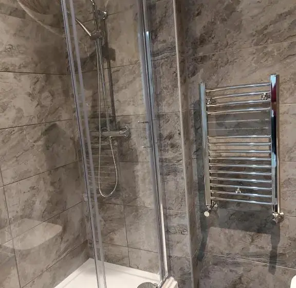 スタンダードスタジオ, Apartment & Rooms In London
