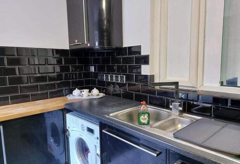 استودیوی استاندارد, Apartment & Rooms In London
