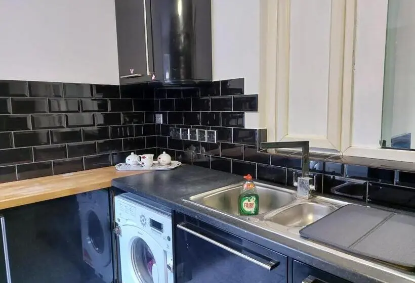 スタンダードスタジオ, Apartment & Rooms In London