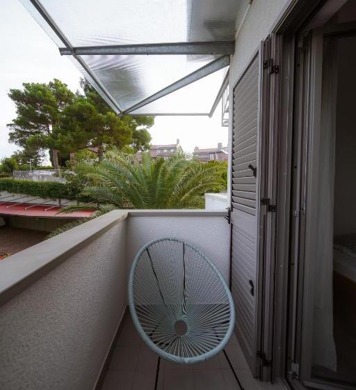 آپارتمان 1 خوابه با چشم‌انداز استخر, Villa Medusa