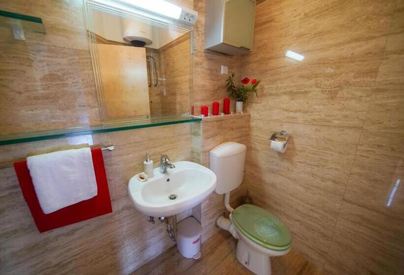 آپارتمان 1 خوابه با چشم‌انداز استخر, Villa Medusa