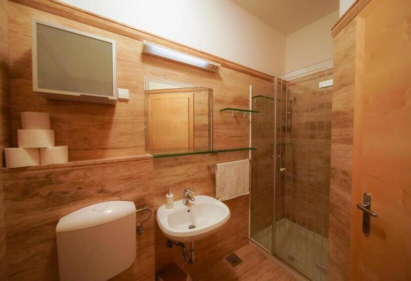 آپارتمان 1 خوابه با بالکن, Villa Medusa