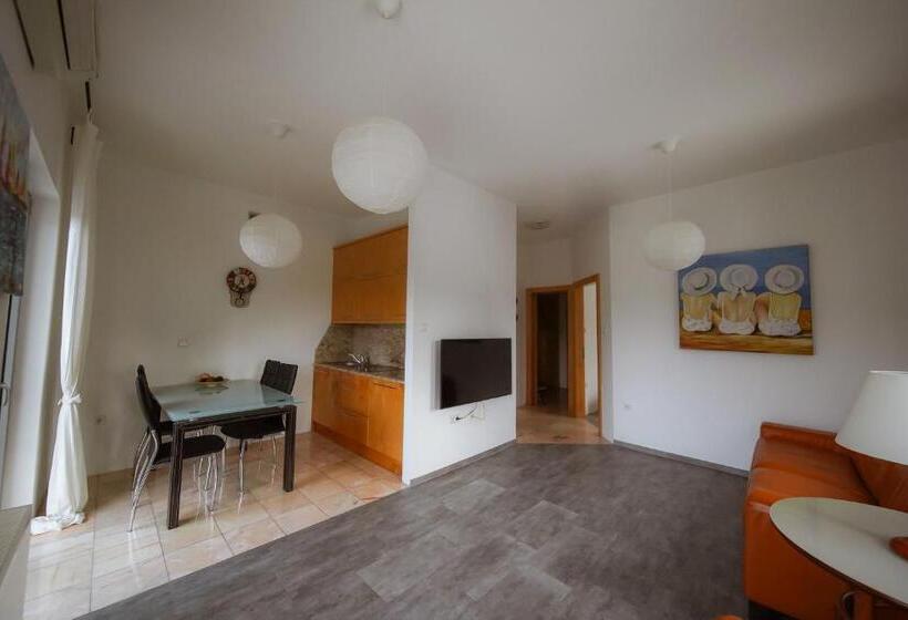 آپارتمان 1 خوابه با تراس, Villa Medusa