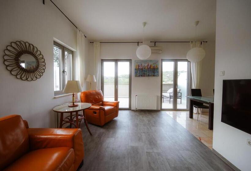 آپارتمان 1 خوابه با تراس, Villa Medusa