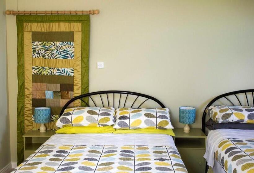 Семейный Номер, Old Schoolhouse B And B