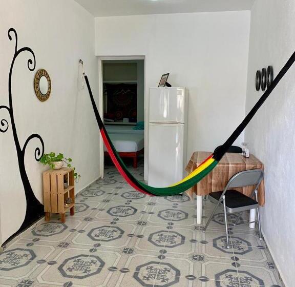 低层单卧公寓, Estudios Rehilete