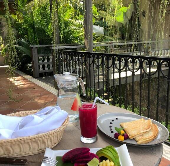 מיטת קינג בסוויטה, Puri Kasih Gottlieb