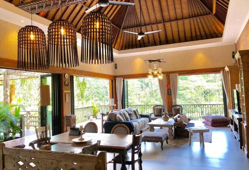 מיטת קינג בסוויטה, Puri Kasih Gottlieb