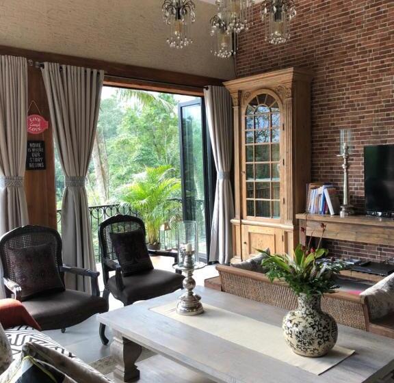 מיטת קינג בסוויטה, Puri Kasih Gottlieb