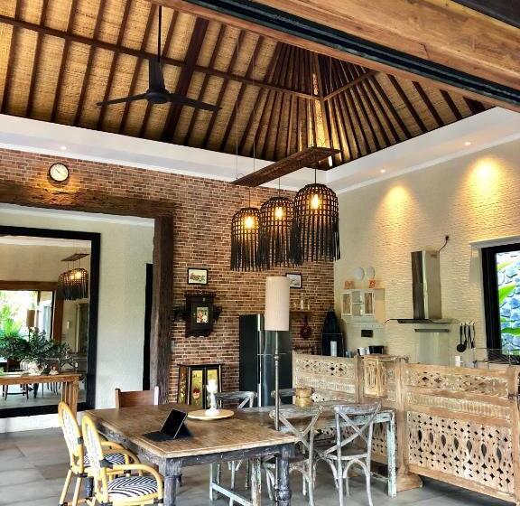 מיטת קינג בסוויטה, Puri Kasih Gottlieb