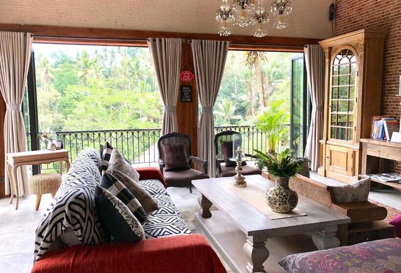 מיטת קינג בסוויטה, Puri Kasih Gottlieb