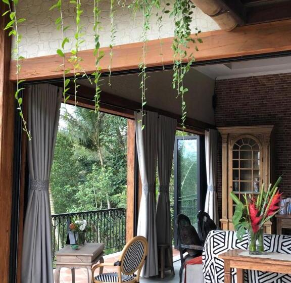 מיטת קינג בסוויטה, Puri Kasih Gottlieb