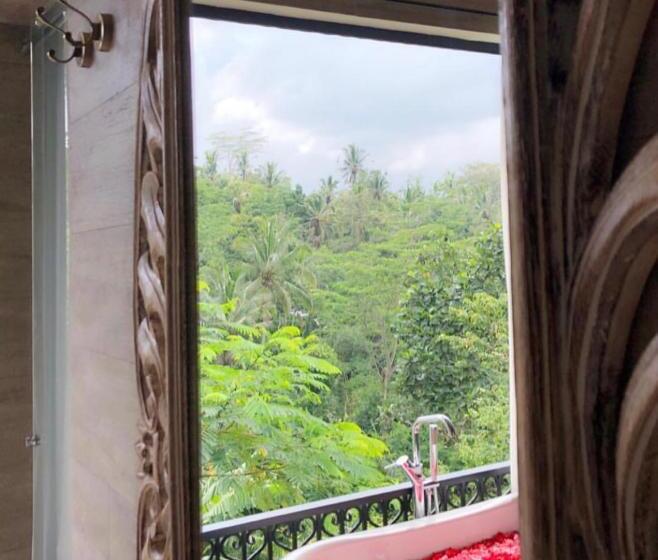 סוויטת ג'וניור, Puri Kasih Gottlieb