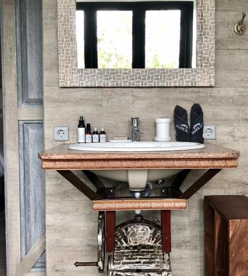 סוויטת ג'וניור, Puri Kasih Gottlieb