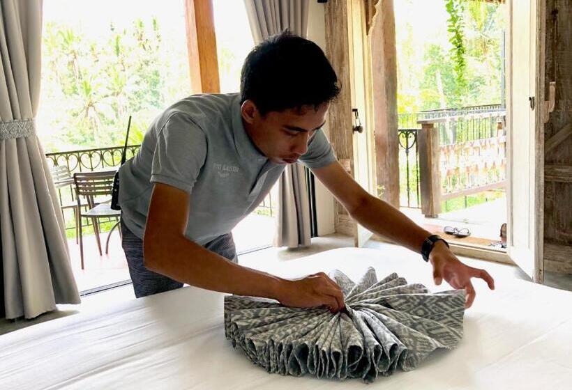 סוויטת ג'וניור, Puri Kasih Gottlieb