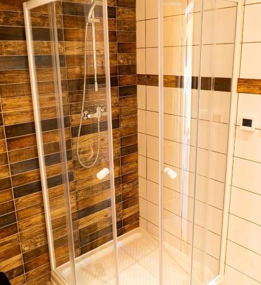 سوییت لوکس, Penzion Kera