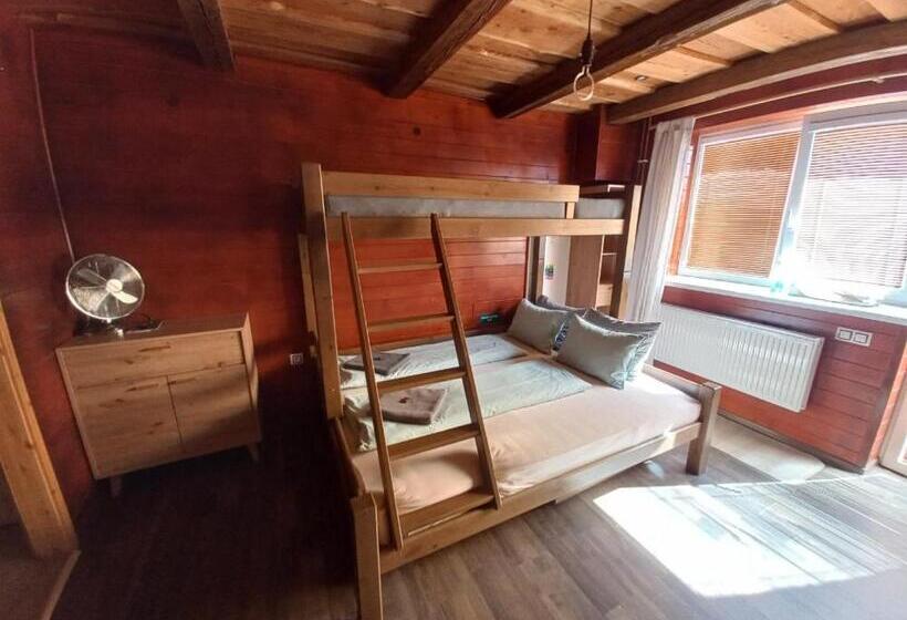 اتاق لوکس با چشم‌انداز باغ, Penzion Kera