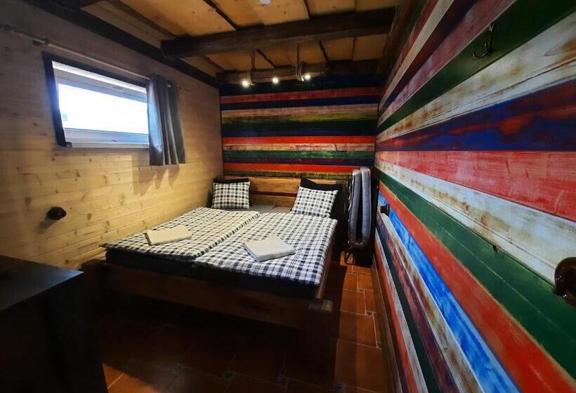 اتاق خانوادگی با چشم‌انداز باغ, Penzion Kera