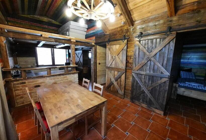 اتاق خانوادگی با چشم‌انداز باغ, Penzion Kera