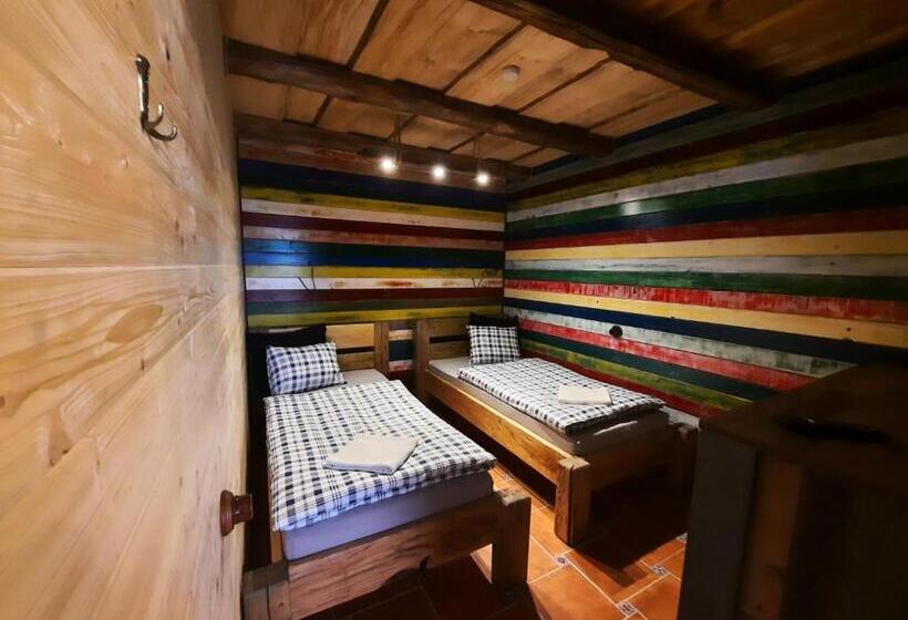 اتاق خانوادگی با چشم‌انداز باغ, Penzion Kera