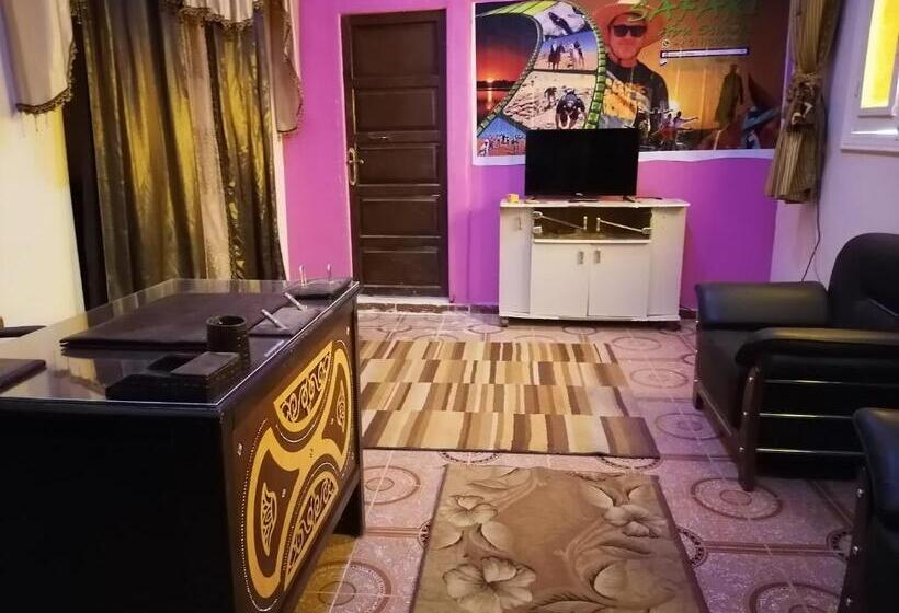 이코노미 룸, Safari Abu Simbel