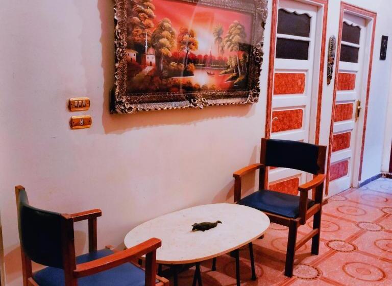 이코노미 룸, Safari Abu Simbel