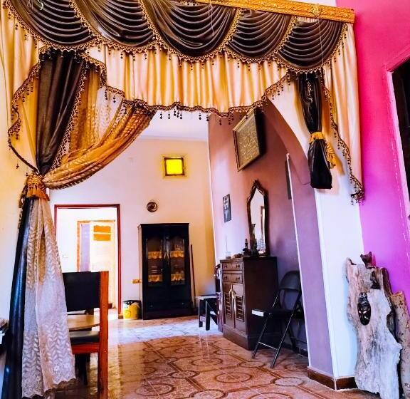 이코노미 룸, Safari Abu Simbel