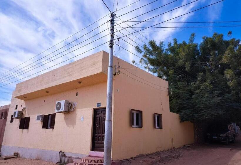 이코노미 룸, Safari Abu Simbel