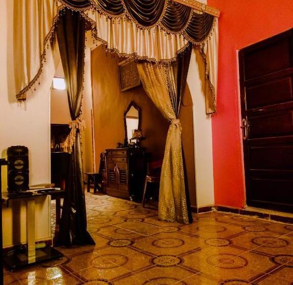 이코노미 룸, Safari Abu Simbel