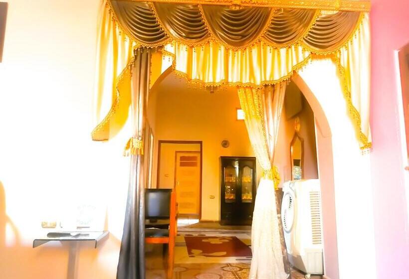 이코노미 룸, Safari Abu Simbel