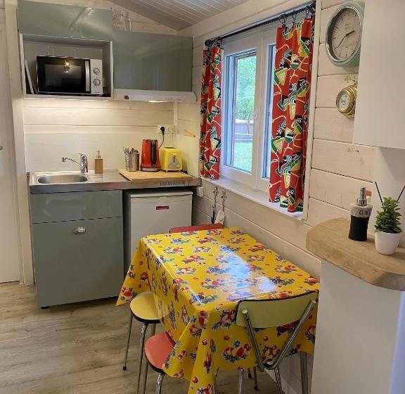 اتاق استاندارد, Le Cabanon De Chessy