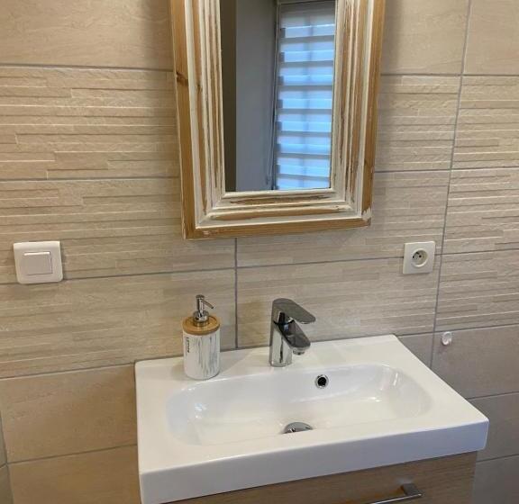 Standardzimmer, Le Regrimet Avec Parking Gratuit Et Privé