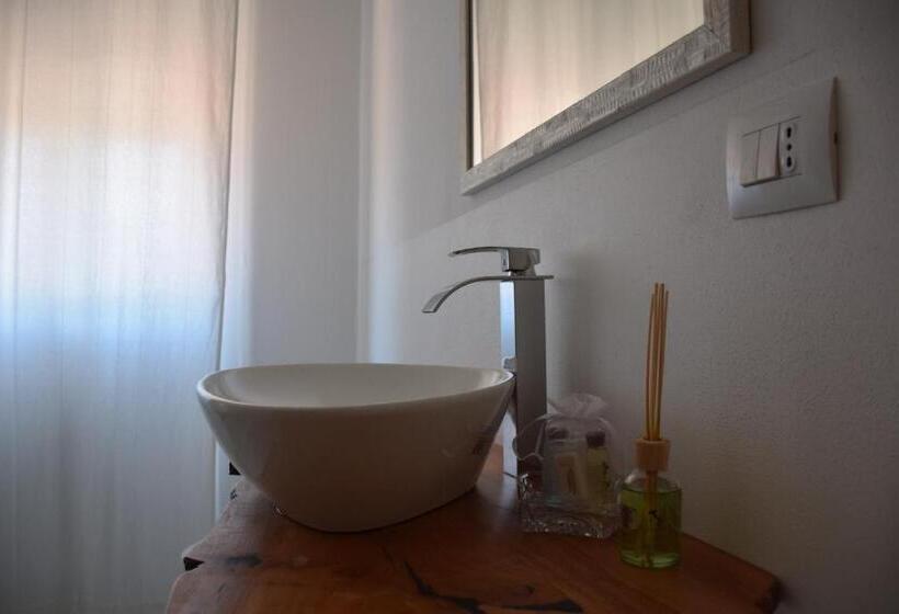 四人标准间, Levante