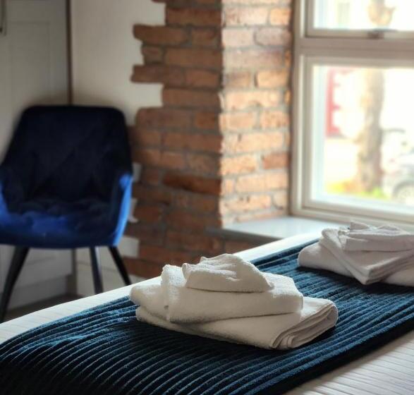 디럭스 스튜디오, Maynooth Serviced Studios