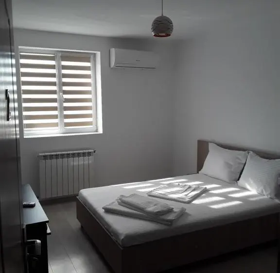 スタンダードルーム, Camere De Inchiriat Central La Calciu