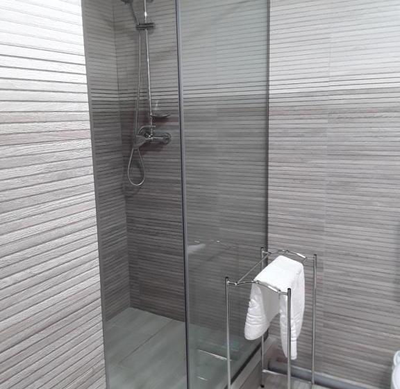 Номер Стандарт Трехместный, Camere De Inchiriat Central La Calciu