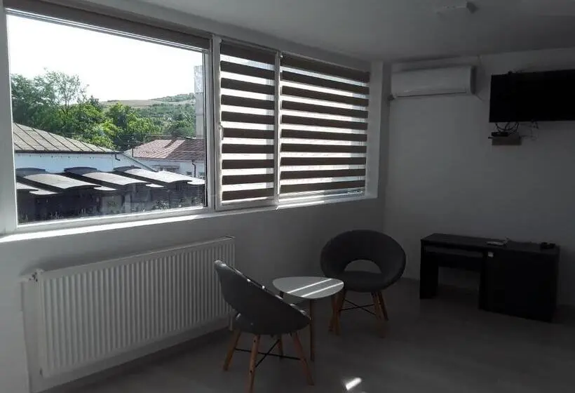 スタンダードトリプルルーム, Camere De Inchiriat Central La Calciu
