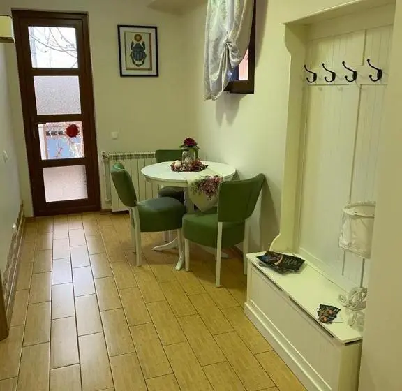 Huoneisto 2 Makuuhuonetta, Casa De Sub Magura