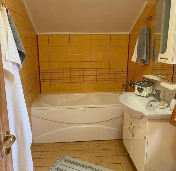 Huoneisto 2 Makuuhuonetta, Casa De Sub Magura