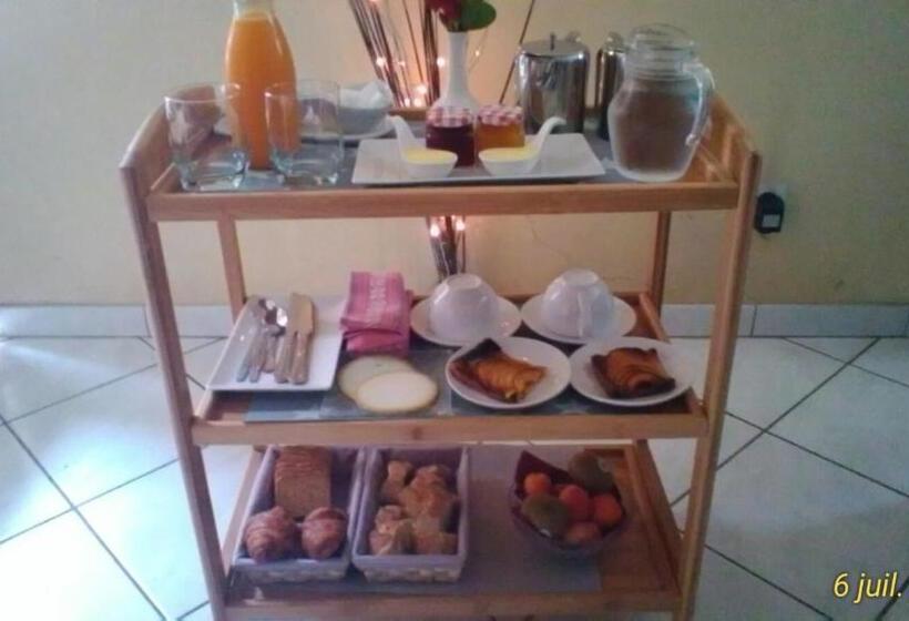 غرفة قياسية مطلّة علي حمام السباحة, Le Clos Des Palombes