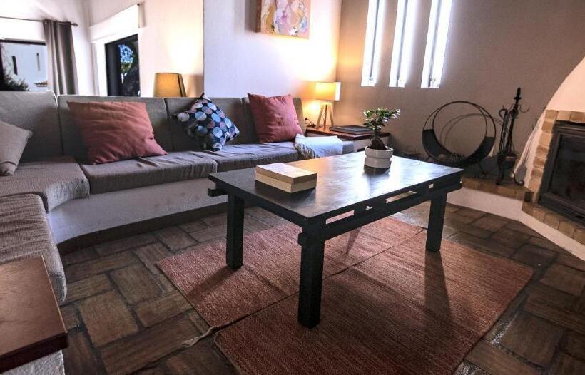 اتاق استاندارد با سرویس بهداشتی مشترک, Pine House   Faro Airport, Beach And City Center