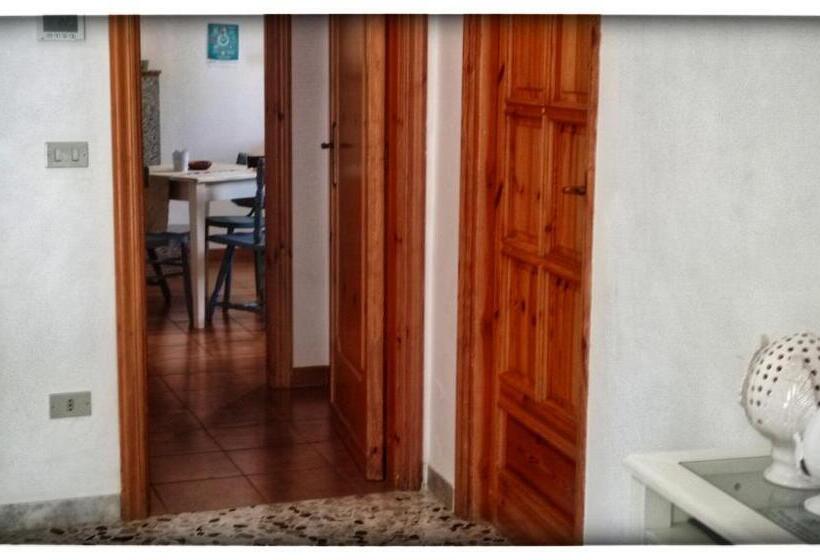 اتاق خانوادگی, B&b Il Faso