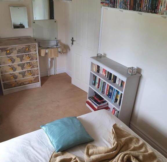 غرفة إقتصادية, Old Coach House