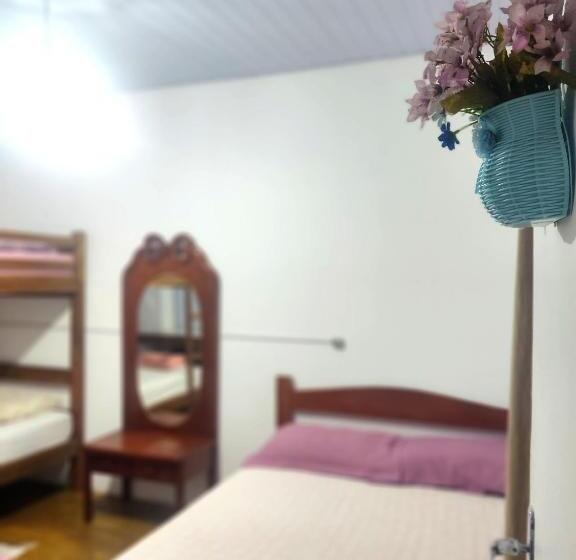 Четырехместный номер эконом класса с общей ванной комнатой, Hostel Portal Das Fadas