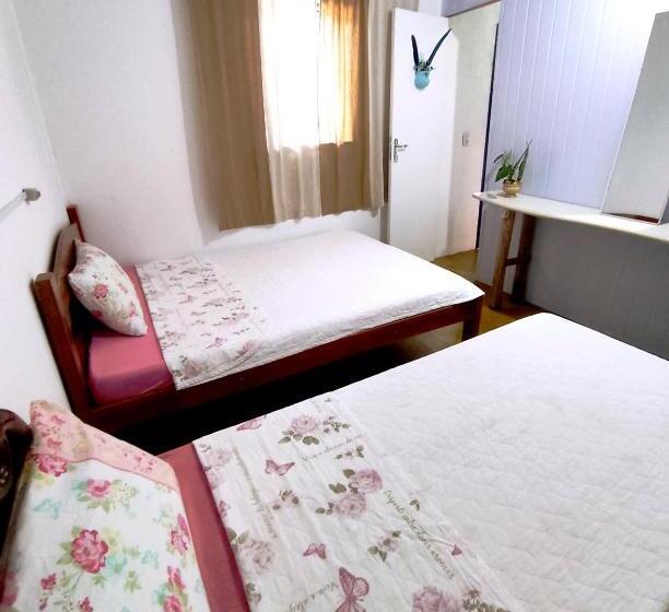 Четырехместный номер эконом класса с общей ванной комнатой, Hostel Portal Das Fadas